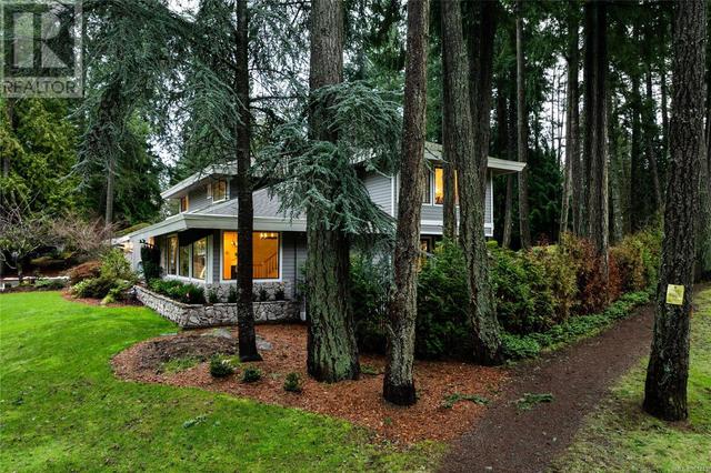 991 Lohbrunner Rd W, House detached with 4 bedrooms, 3 bathrooms and 4 parking in Saanich BC | Image 57