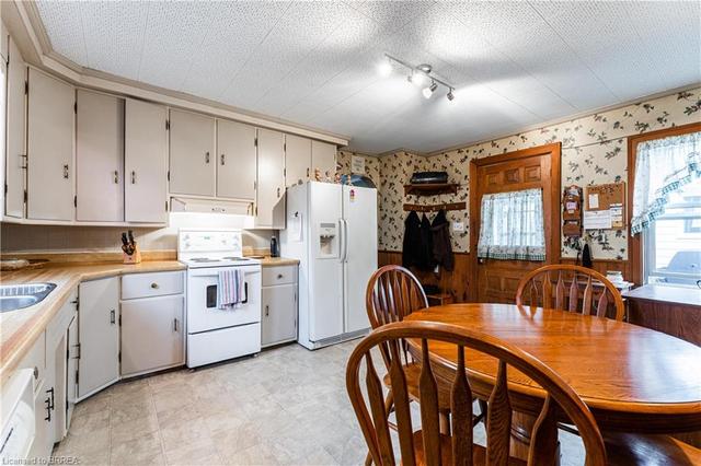 5 Alexander Street, House detached with 2 bedrooms, 1 bathrooms and 2 parking in Brant ON | Image 9