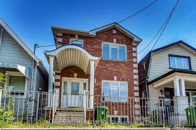 605 Jane St, House detached with 3 bedrooms, 3 bathrooms and 2 parking in Toronto ON | Image 1
