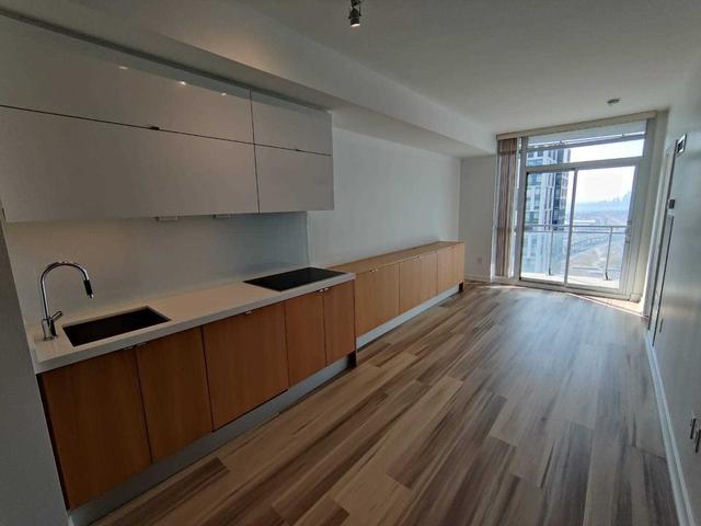 4010 - 21 Iceboat Terr, Condo with 1 bedrooms, 1 bathrooms and 1 parking in Toronto ON | Image 5