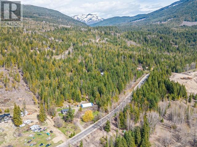 6823 Charleson Road, House detached with 4 bedrooms, 2 bathrooms and null parking in Columbia Shuswap F BC | Image 23