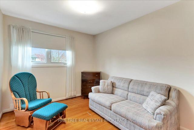 16 Lay St, House detached with 3 bedrooms, 2 bathrooms and 7 parking in Barrie ON | Image 5