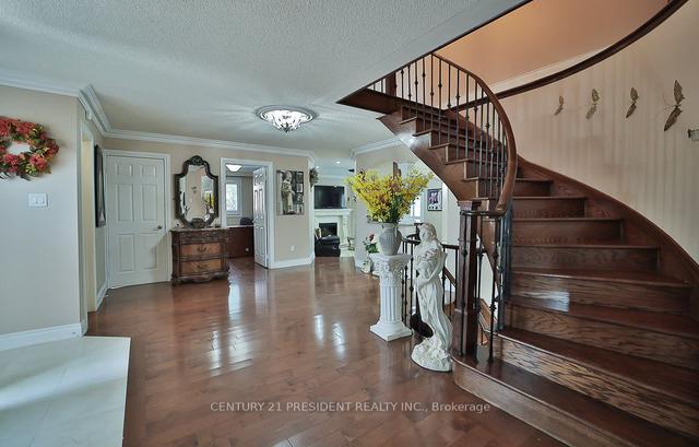 12 Lafleur Crt, House detached with 4 bedrooms, 5 bathrooms and 6 parking in Brampton ON | Image 39