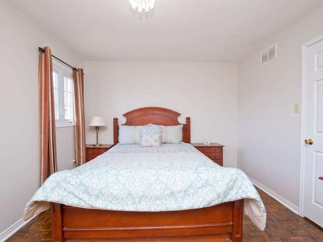 25 Murdoch Dr, House detached with 3 bedrooms, 3 bathrooms and 5 parking in Brampton ON | Image 14