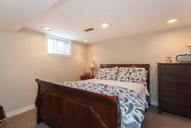46 Rothsay Ave, House detached with 2 bedrooms, 2 bathrooms and 4 parking in Toronto ON | Image 15