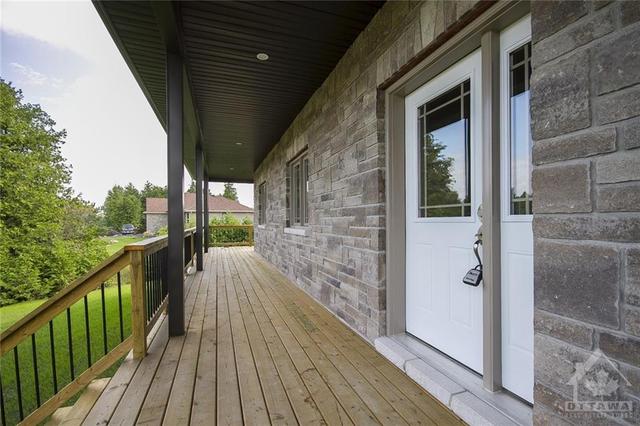 3469 Summerbreeze Road, House detached with 3 bedrooms, 2 bathrooms and 6 parking in Ottawa ON | Image 4