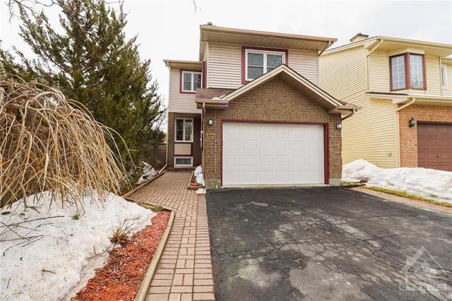 137 Huntersfield Drive, House detached with 3 bedrooms, 3 bathrooms and 3 parking in Ottawa ON | Image 1