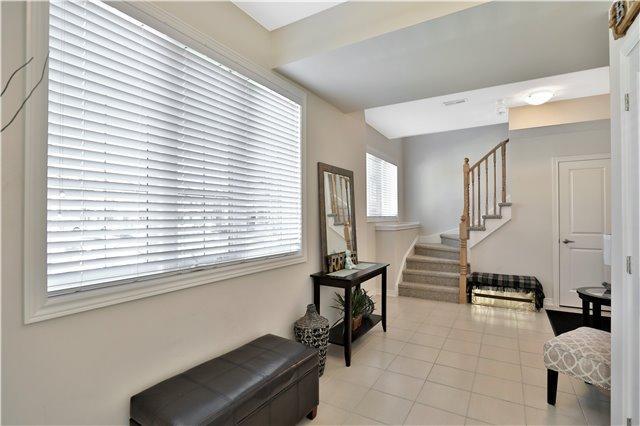 44 Southshore Cres, House attached with 3 bedrooms, 2 bathrooms and 1 parking in Hamilton ON | Image 2