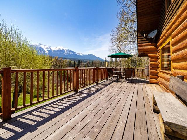 2604 Big Bend Highway, House detached with 3 bedrooms, 3 bathrooms and null parking in Columbia Shuswap A BC | Image 27