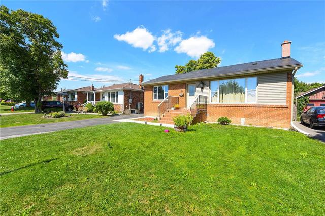 24 Edgemont Dr, House detached with 3 bedrooms, 2 bathrooms and 4 parking in Brampton ON | Image 5