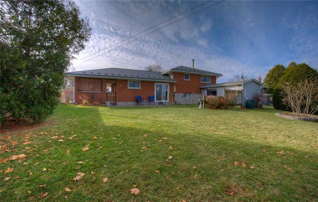 11 Woodland Dr, House detached with 3 bedrooms, 1 bathrooms and 4 parking in Cambridge ON | Image 24