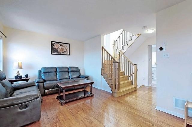 3 Chicory Lane, House attached with 3 bedrooms, 4 bathrooms and 4 parking in Toronto ON | Image 28