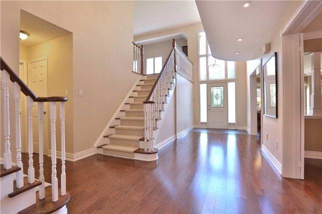 1324 Saddler Circ, House detached with 4 bedrooms, 3 bathrooms and 2 parking in Oakville ON | Image 3