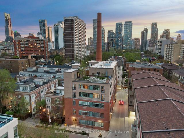306 - 10 Wellesley Pl, Condo with 1 bedrooms, 2 bathrooms and 1 parking in Toronto ON | Image 24
