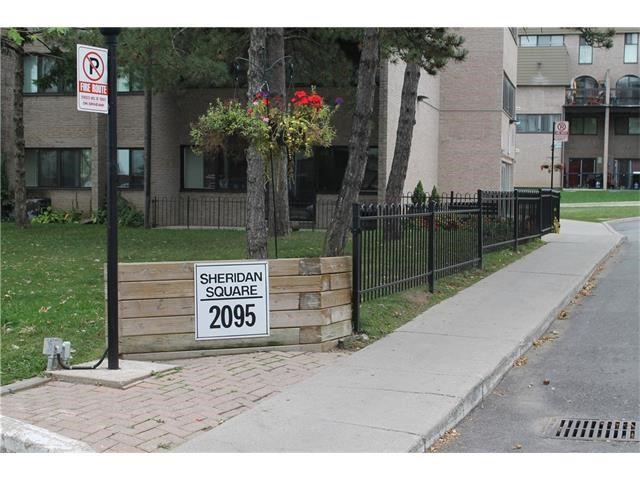 2095 Roche 161 Crt, Townhouse with 3 bedrooms, 2 bathrooms and 1 parking in Mississauga ON | Image 1