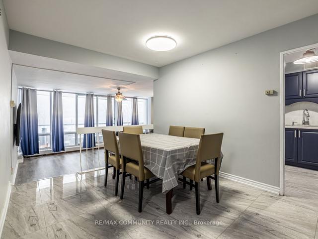 208 - 1 Four Winds Dr, Condo with 3 bedrooms, 2 bathrooms and 1 parking in Toronto ON | Image 8