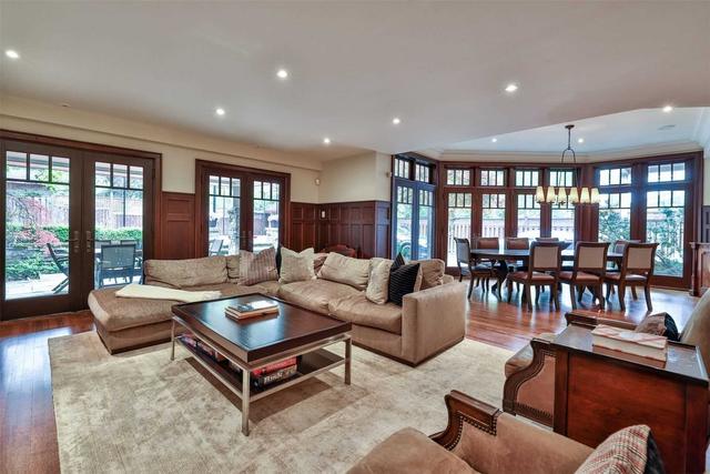 307 Oriole Pkwy, House detached with 5 bedrooms, 6 bathrooms and 7 parking in Toronto ON | Image 2