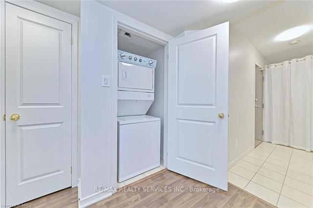 2201 - 9 George St, Condo with 2 bedrooms, 1 bathrooms and 1 parking in Brampton ON | Image 29