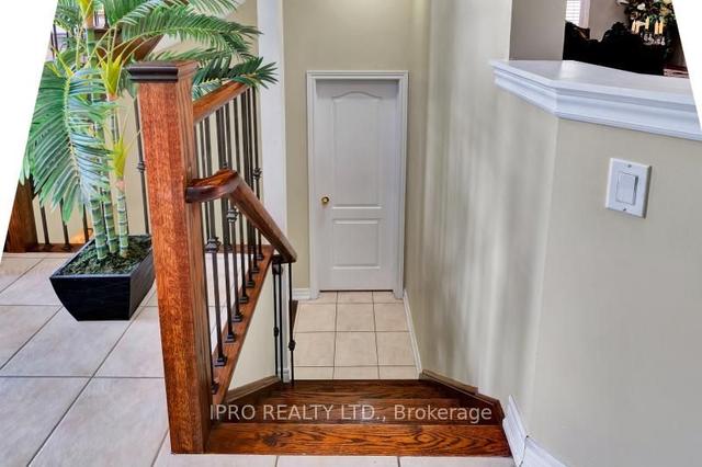 27 Hellyer Ave, House detached with 4 bedrooms, 5 bathrooms and 8 parking in Brampton ON | Image 13