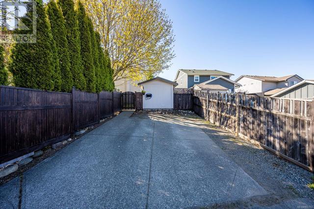 1275 Beckton Dr, House detached with 3 bedrooms, 2 bathrooms and 2 parking in Comox BC | Image 34