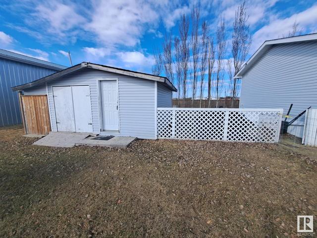 4916 50 St, House detached with 4 bedrooms, 1 bathrooms and null parking in Westlock County AB | Image 32