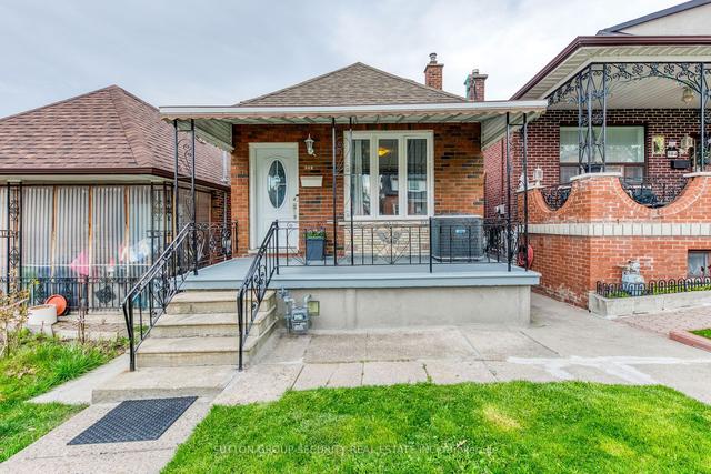 502 Westmount Ave, House detached with 2 bedrooms, 2 bathrooms and 1 parking in Toronto ON | Image 1