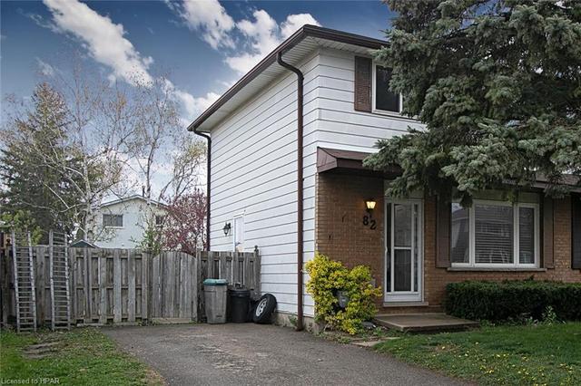 82 Babb Crescent, House semidetached with 3 bedrooms, 1 bathrooms and null parking in Stratford ON | Image 1