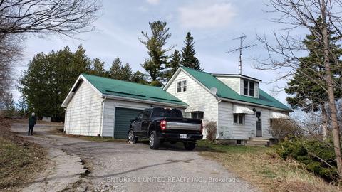 2235 Burnham Line, House detached with 3 bedrooms, 1 bathrooms and 4 parking in Otonabee South Monaghan ON | Card Image