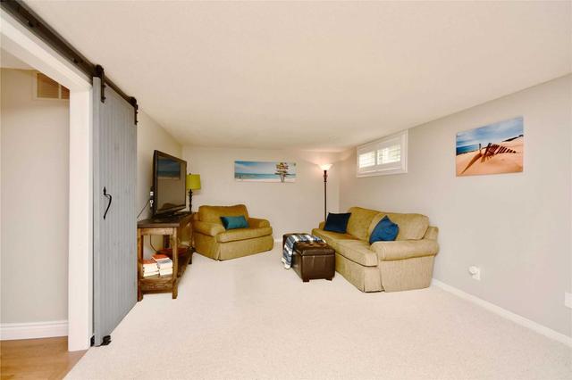 17 Algonquin Tr, House detached with 2 bedrooms, 2 bathrooms and 6 parking in Barrie ON | Image 11