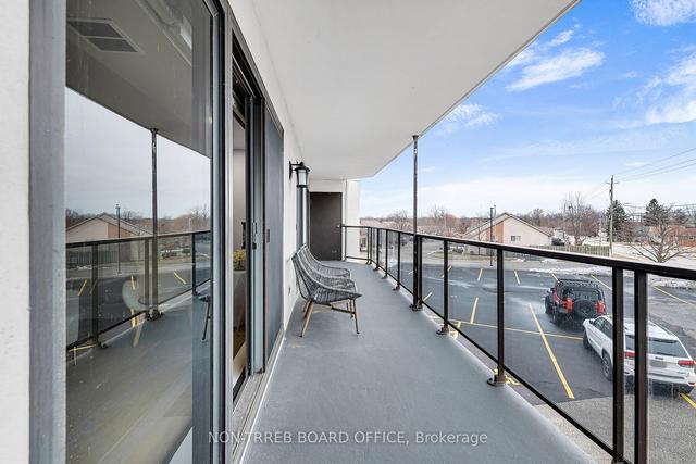109 Robson Rd, Condo with 2 bedrooms, 2 bathrooms and 2 parking in Leamington ON | Image 11