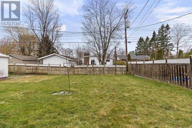 17 Varsity Ave, House detached with 3 bedrooms, 2 bathrooms and null parking in Sault Ste. Marie ON | Image 35
