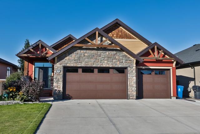 800 Canyonview Close W, House detached with 3 bedrooms, 2 bathrooms and 3 parking in Lethbridge AB | Image 1