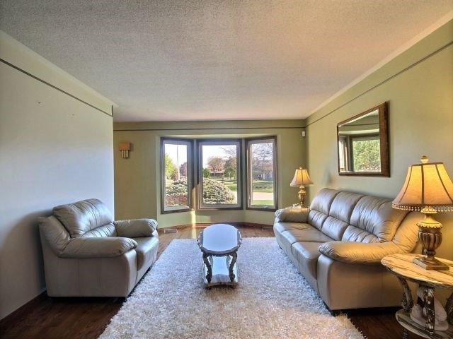 117 Conestoga Dr, House detached with 4 bedrooms, 4 bathrooms and 4 parking in Sarnia ON | Image 2