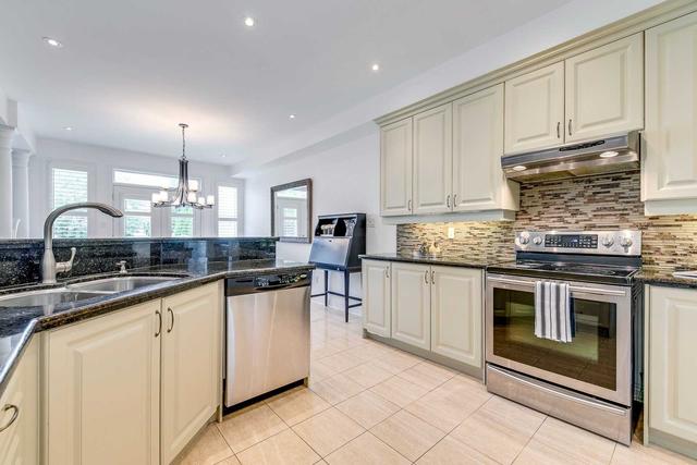 2522 Lyndhurst Dr, House detached with 5 bedrooms, 4 bathrooms and 9 parking in Oakville ON | Image 5