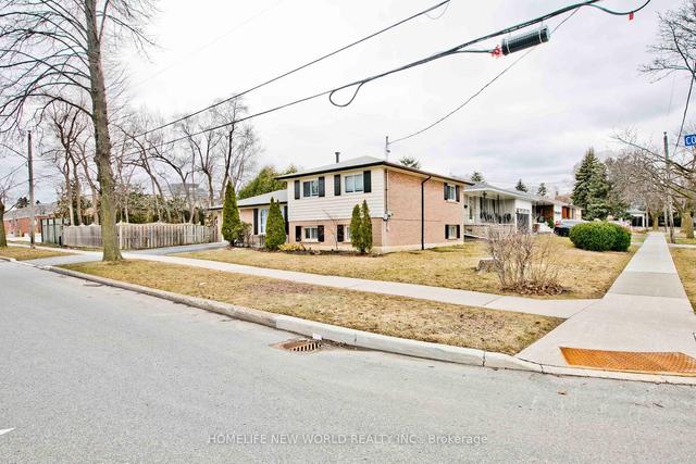 2 Lesgay Cres, House detached with 3 bedrooms, 2 bathrooms and 3 parking in Toronto ON | Image 21