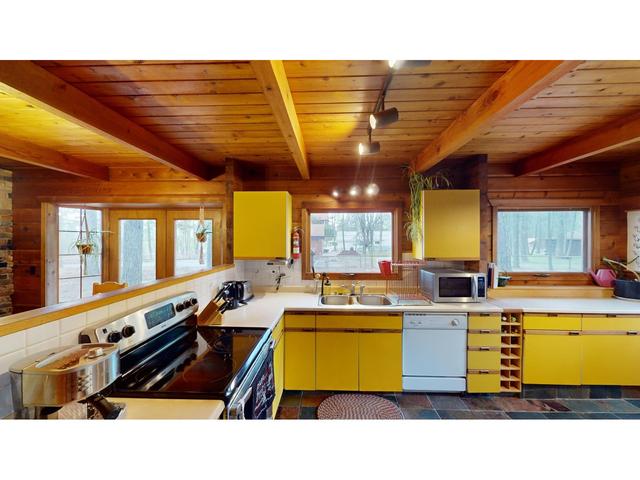 861 New Lake Road, House detached with 3 bedrooms, 3 bathrooms and null parking in East Kootenay C BC | Image 21