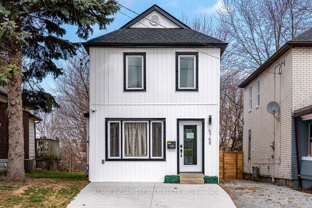 5759 Robinson St, House detached with 2 bedrooms, 2 bathrooms and 3 parking in Niagara Falls ON | Image 1