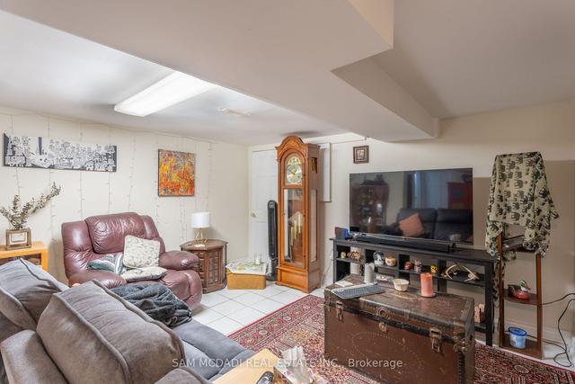 1050 Ossington Ave, House attached with 4 bedrooms, 2 bathrooms and 2 parking in Toronto ON | Image 8