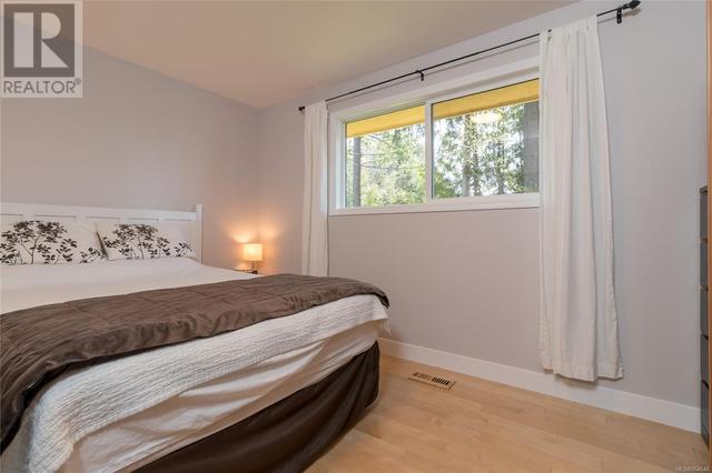 1865 Elmhurst Pl, House detached with 5 bedrooms, 2 bathrooms and 1 parking in Saanich BC | Image 16