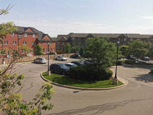 202 - 75 King William Cres, Condo with 2 bedrooms, 1 bathrooms and 1 parking in Richmond Hill ON | Image 4