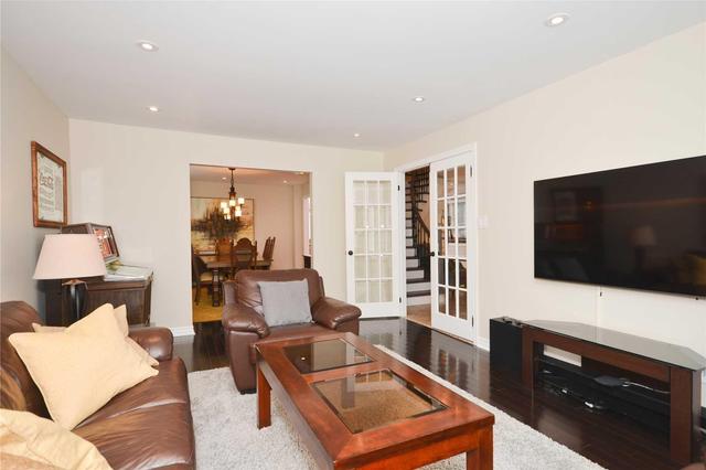 20 Regentview Dr, House detached with 5 bedrooms, 3 bathrooms and 4 parking in Brampton ON | Image 9