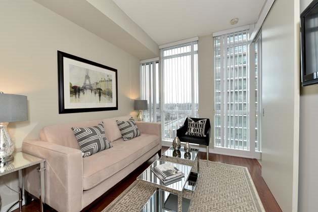 1003 - 30 Canterbury Pl, Condo with 1 bedrooms, 1 bathrooms and 1 parking in Toronto ON | Image 5