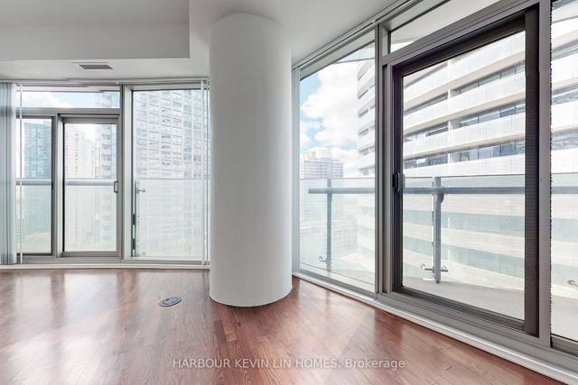1205 - 14 York St, Condo with 2 bedrooms, 2 bathrooms and 1 parking in Toronto ON | Image 7