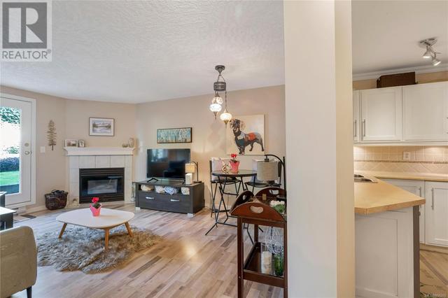 105 - 3010 Washington Ave, Condo with 2 bedrooms, 2 bathrooms and 1 parking in Victoria BC | Image 4