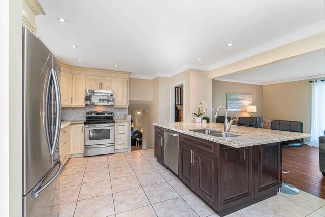 1397 Tyandaga Park Dr, House detached with 3 bedrooms, 4 bathrooms and 6 parking in Burlington ON | Image 2
