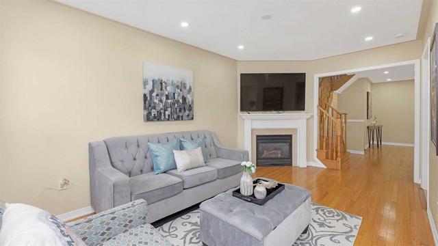 8 Timbertop Cres, House semidetached with 4 bedrooms, 3 bathrooms and 4 parking in Brampton ON | Image 7