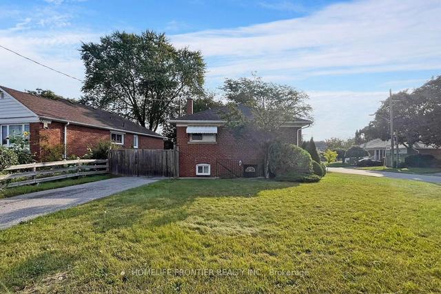 2 Kellyvale Rd, House detached with 3 bedrooms, 2 bathrooms and 4 parking in Toronto ON | Image 23