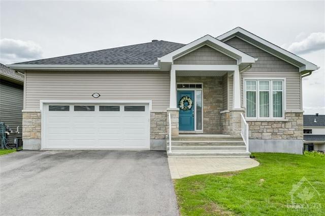 744 Meadowridge Circle, House detached with 4 bedrooms, 3 bathrooms and 6 parking in Ottawa ON | Image 1