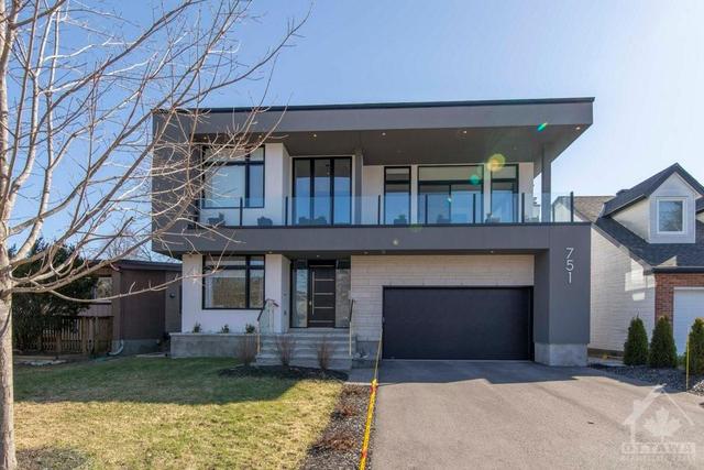 751 Courtenay Avenue, House detached with 6 bedrooms, 5 bathrooms and 6 parking in Ottawa ON | Image 1