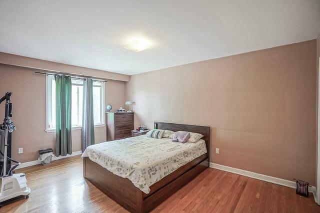 2 Ollerton Dr, House detached with 4 bedrooms, 2 bathrooms and 6 parking in Toronto ON | Image 5
